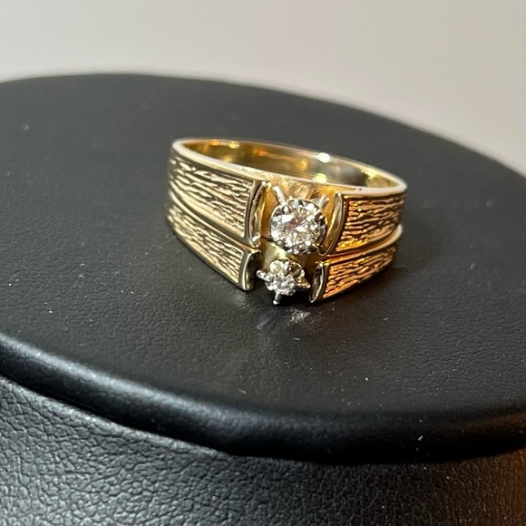 14K Gold engagement & wedding ring set. .20ct VS G. & 1.5mm cut Diamond - Picture 5 of 13